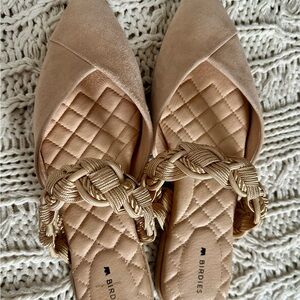 Birdies Women's Beige and Gold Loafers